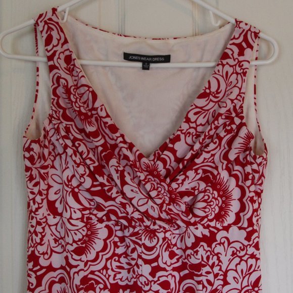 Jones Wear Red & White Floral V-Neck Dress - Picture 2 of 7